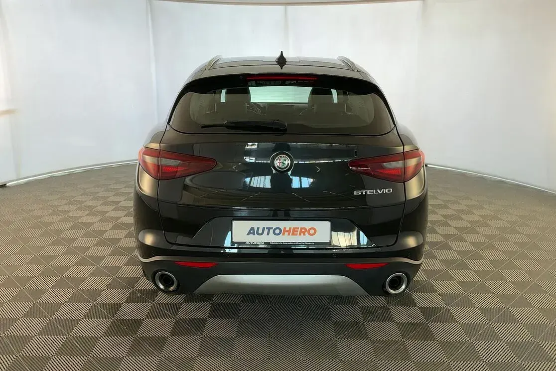 Usata Alfa Romeo Stelvio Executive 190 CV (139 kW) 2019 Nero SUV