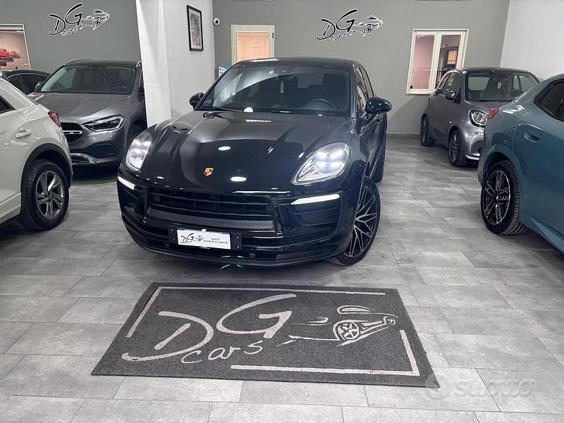 Nero Usata 2022 Porsche Macan SUV | 65.900 € (Buon prezzo) - Immagine 1/4