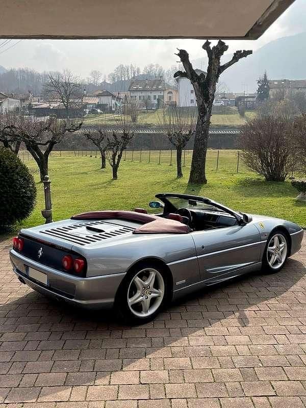 Usata Ferrari F355 379 CV (278 kW) 1998 Argento Cabrio