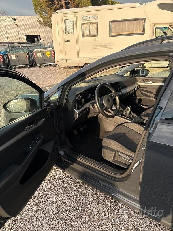 Usata VW Golf VIII Comfortline 116 CV (85 kW) 2022 Grigio Station wagon