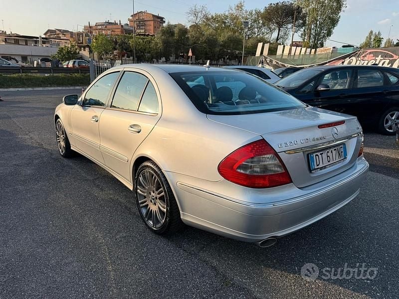 Usata Mercedes E320 Avantgarde 224 CV (164 kW) 2008 Grigio Berlina