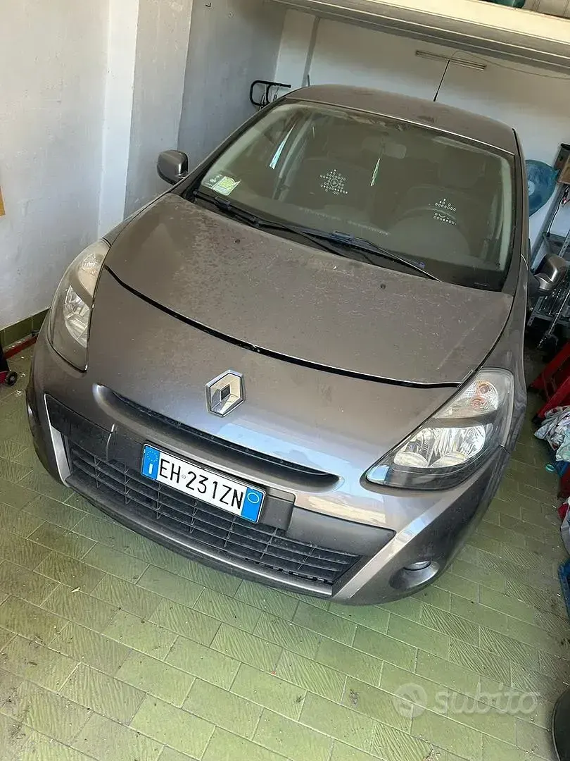 Usata Renault Clio 75 CV (55 kW) 2011 Grigio Utilitaria