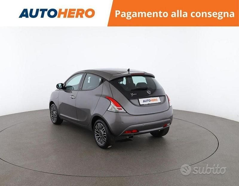 Usata Lancia Ypsilon Gold 70 CV (51 kW) 2016 Grigio Utilitaria