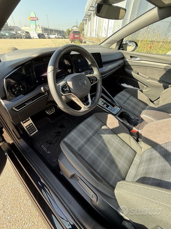 Usata VW Golf VIII GTD 200 CV (147 kW) 2024 Nero Utilitaria