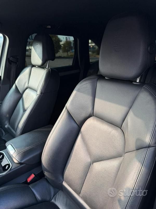 Usata Porsche Cayenne 239 CV (175 kW) 2010 Bianco SUV