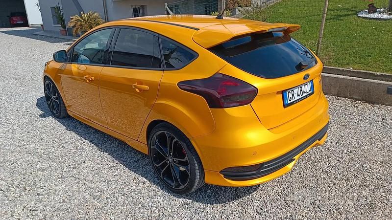 Usata Ford Focus ST 185 CV (136 kW) 2015 Giallo Berlina