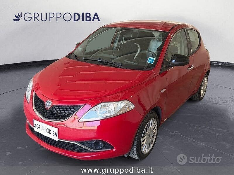 Usata Lancia Ypsilon Silver 69 CV (50 kW) 2017 Rosso Utilitaria