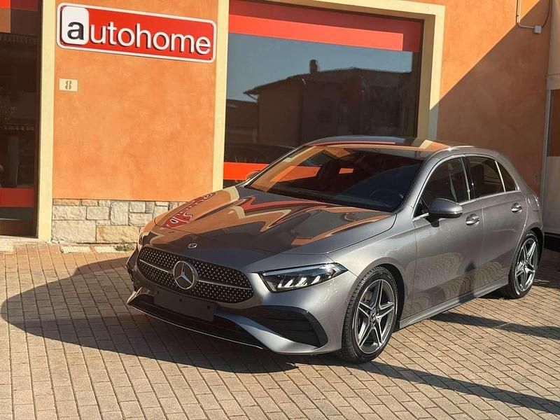 Usata Mercedes A200 AMG Line Premium 150 CV (110 kW) 2024 Grigio montagna Berlina