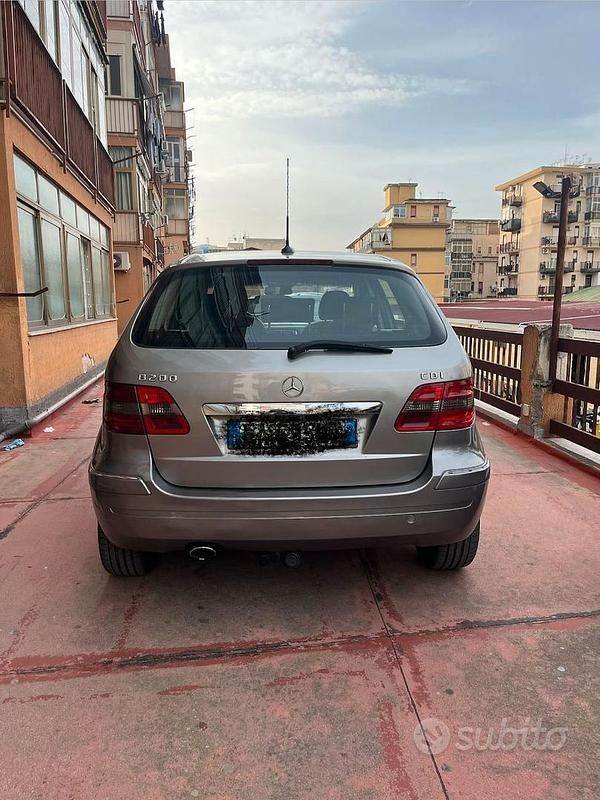Usata Mercedes B200 140 CV (102 kW) 2006 Grigio Monovolume