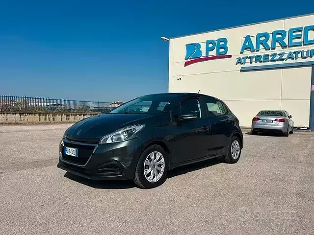 Usata Peugeot 208 Active 75 CV (55 kW) 2015 Grigio Utilitaria