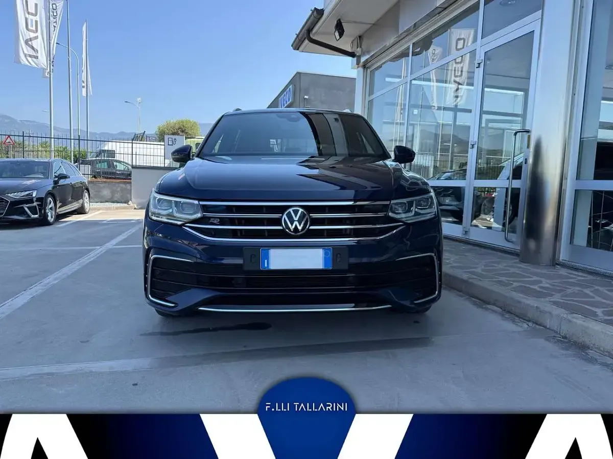 Usata VW Tiguan Allspace R-line 150 CV (110 kW) 2023 Atlantic blue metallizzato SUV