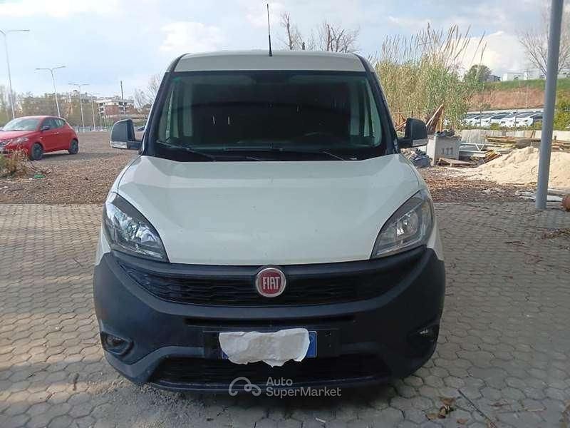 Usata Fiat Doblò 105 CV (77 kW) 2022 Bianco Monovolume