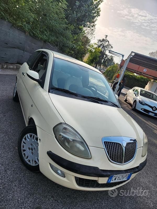 Usata Lancia Ypsilon 60 CV (44 kW) 2006 Giallo Utilitaria