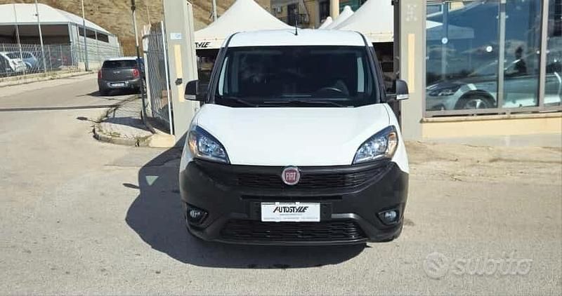 Usata Fiat Doblò Lounge 105 CV (77 kW) 2020 Bianco Monovolume