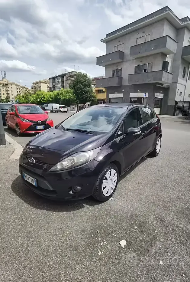 Usata Ford Fiesta 82 CV (60 kW) 2011 Nero Berlina