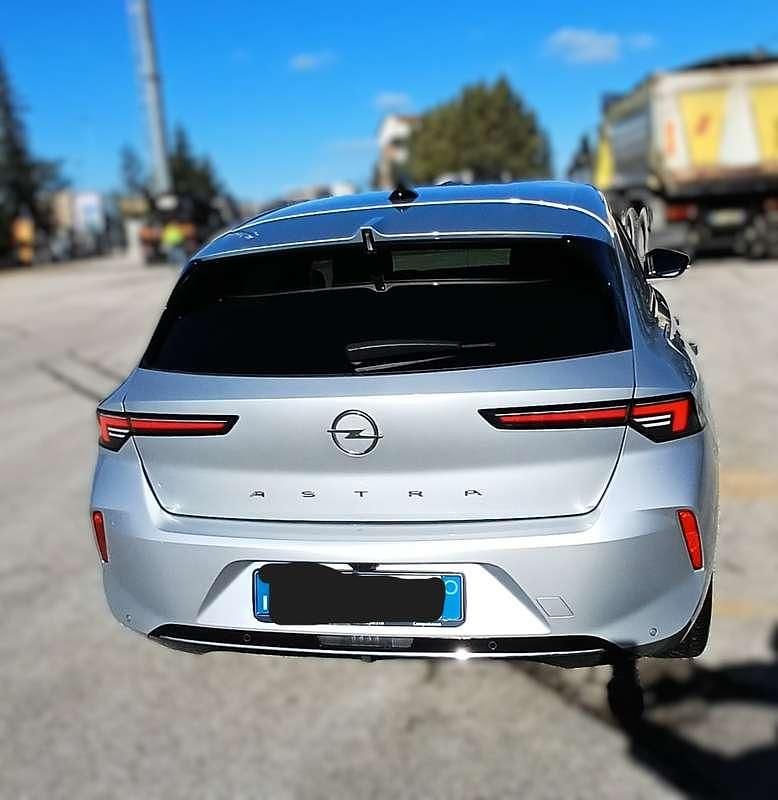 Usata Opel Astra Elegance 131 CV (96 kW) 2024 Argento Berlina