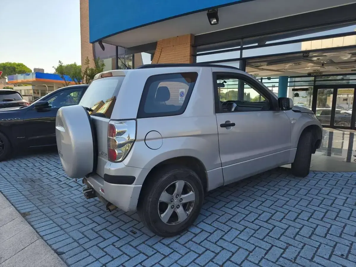 Usata Suzuki Grand Vitara 129 CV (94 kW) 2006 Argento SUV