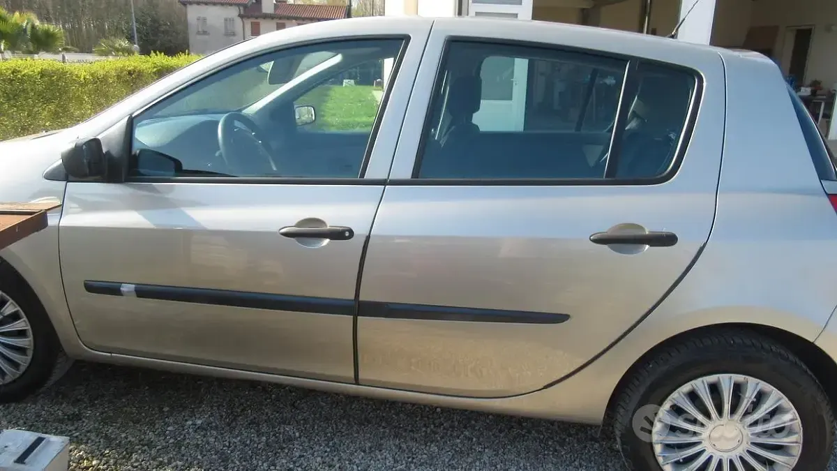 Käytetty Renault Clio II 2006 Sedan