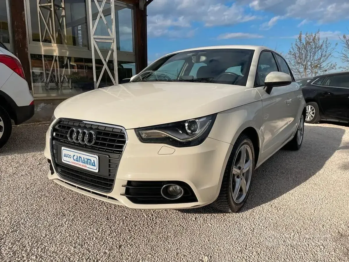Usado Audi A1 105 CV (77 kW) 2013 Blanco Utilitario