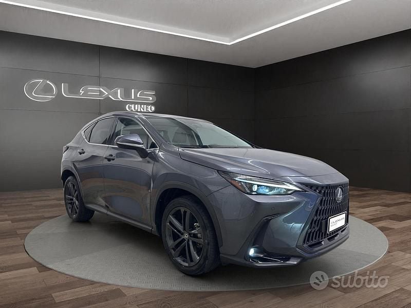 Usata Lexus NX450h+ 309 CV (227 kW) 2023 Sonic grey met SUV