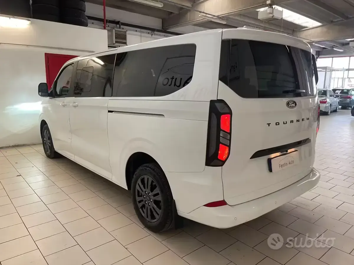 Usata Ford Tourneo Custom Titanium 170 CV (125 kW) 2025 Bianco Furgone