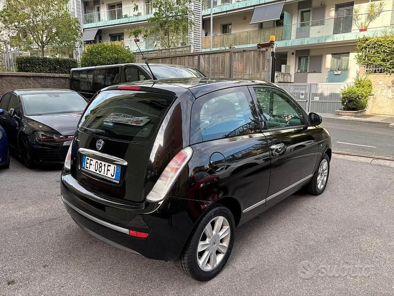 Usata Lancia Ypsilon 69 CV (50 kW) 2010 Nero Utilitaria