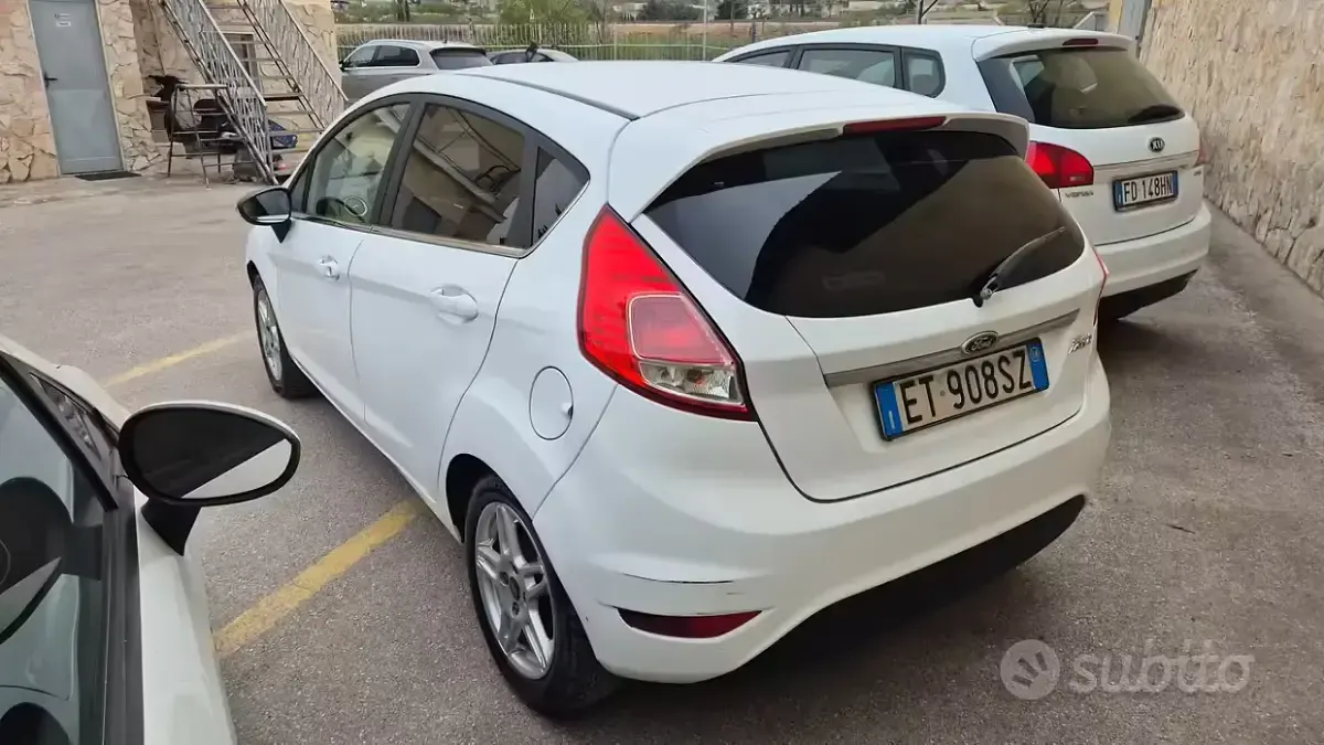 Second-hand Ford Fiesta Titanium 80 CP (58 kW) 2014 Alb Hatchback