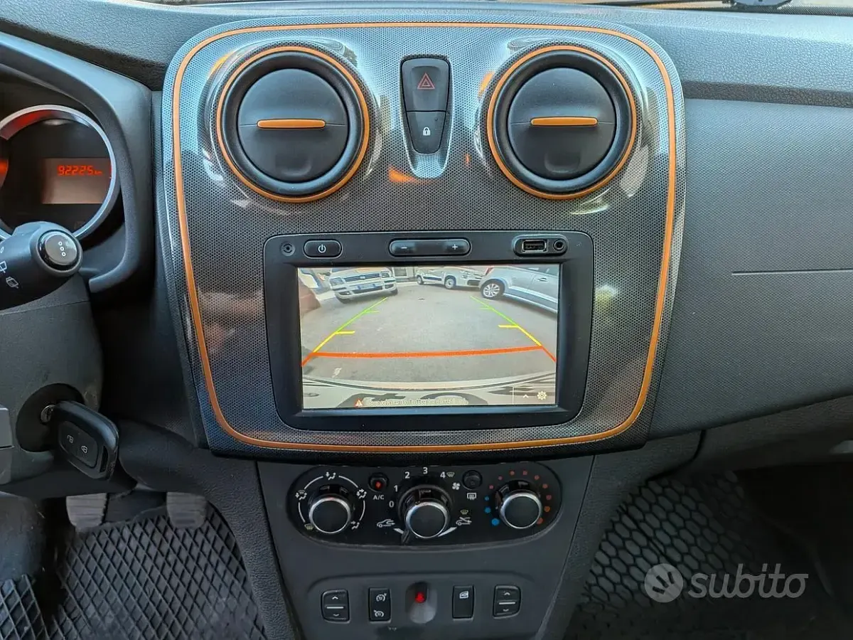 Usata Dacia Sandero Stepway 90 CV (66 kW) 2017 Grigio Berlina