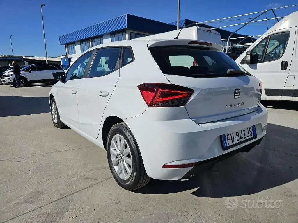 Käytetty Seat Ibiza Business 95 HP (69 kW) 2019 Valkoinen Viistoperä