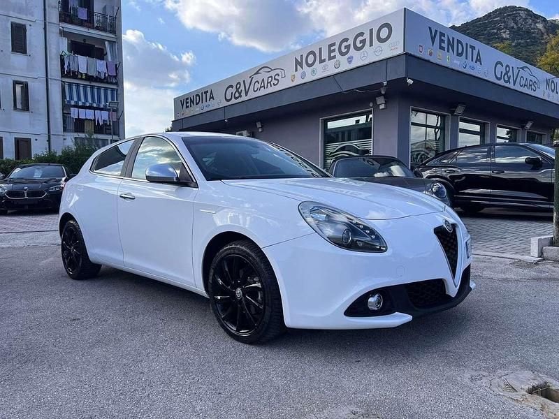 Bianco Usata 2017 Alfa Romeo Giulietta Super Due volumi | 8900 € (Buon prezzo) - Immagine 1/4
