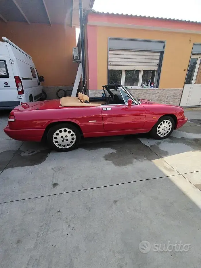 Usata Alfa Romeo Spider 122 CV (89 kW) 1992 Rosso Cabrio