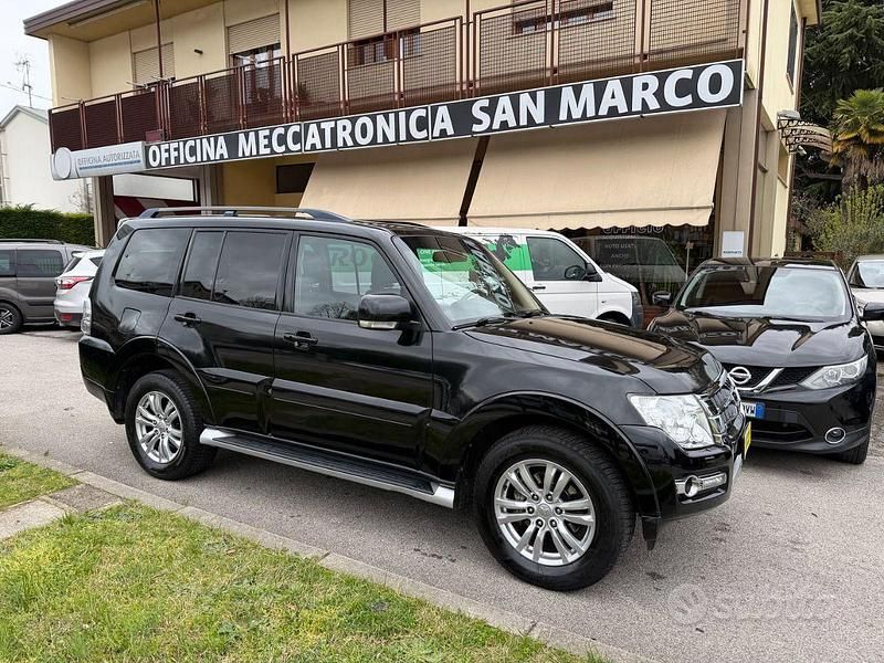 Usata Mitsubishi Pajero Instyle 190 CV (139 kW) 2016 Nero SUV