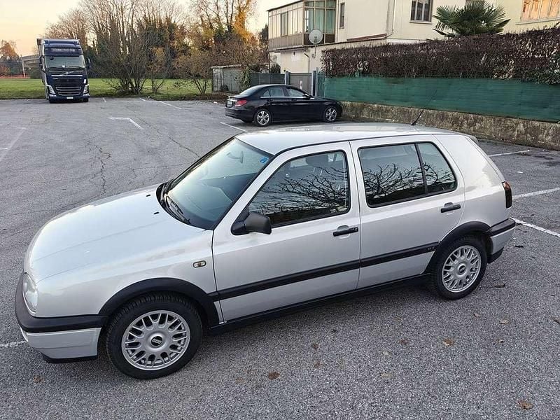 Usata VW Golf III GT 101 CV (74 kW) 1996 Argento Berlina