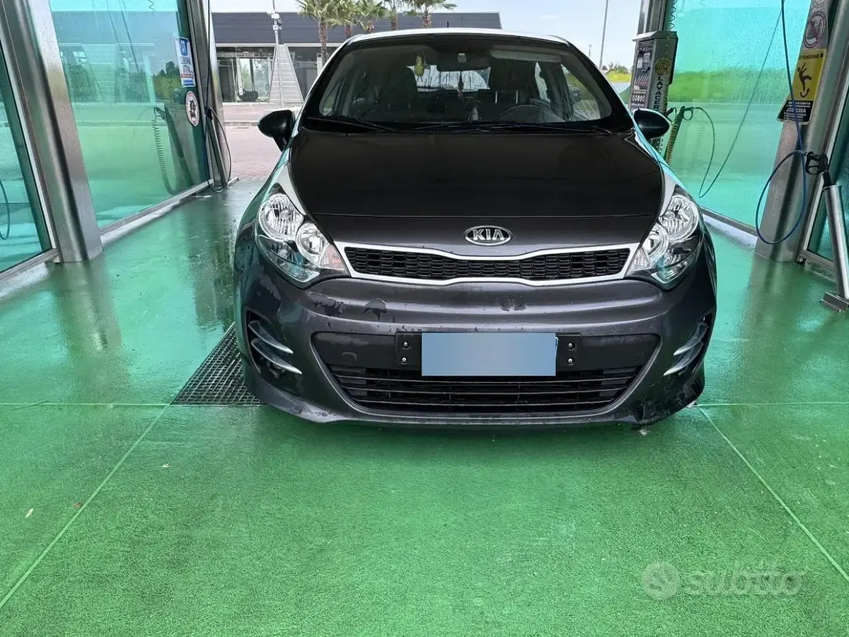 Usata Kia Rio 85 CV (62 kW) 2016 Grigio Utilitaria