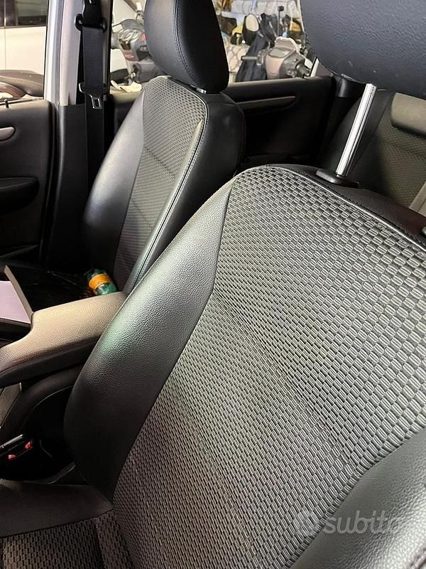 Usata Mercedes 200 140 CV (102 kW) 2011 Bianco Monovolume