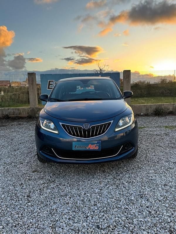 Usata Lancia Ypsilon Silver 69 CV (50 kW) 2022 Blu Utilitaria