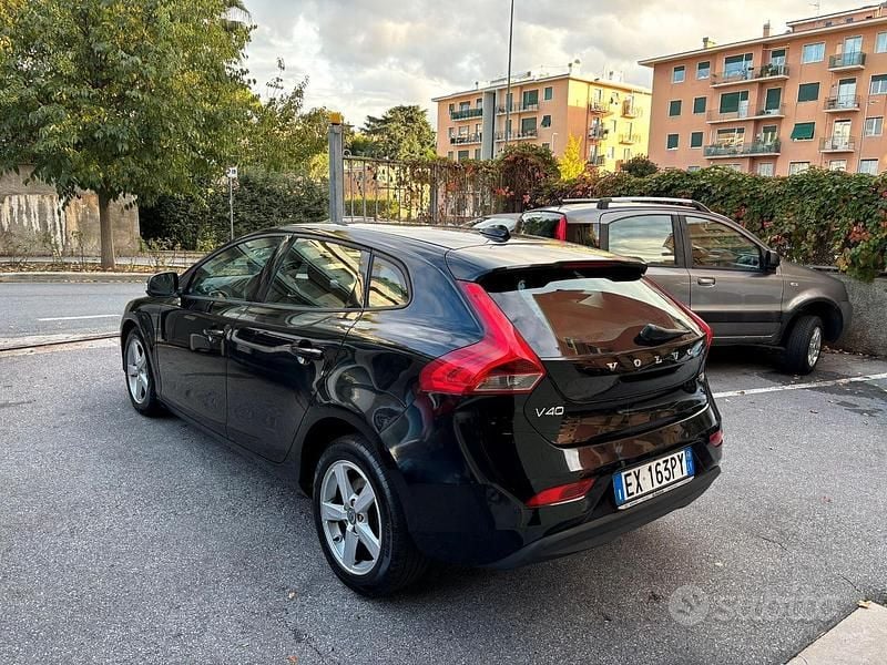 Usata Volvo V40 Momentum 115 CV (84 kW) 2014 Nero Station wagon