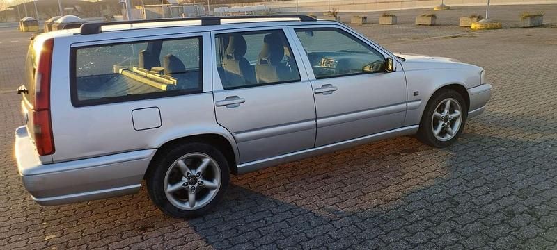 Usata Volvo V70 140 CV (102 kW) 2000 Argento Station wagon
