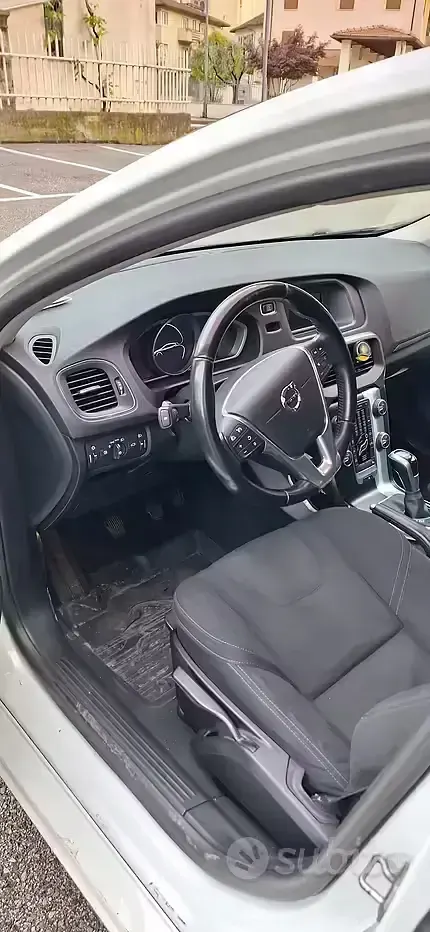 Usata Volvo V40 120 CV (88 kW) 2016 Bianco Coupé