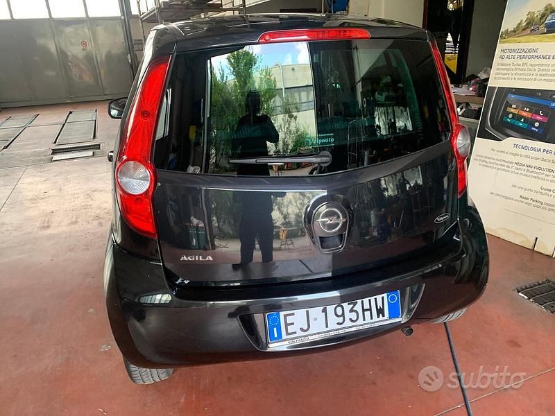 Usata Opel Agila Enjoy 94 CV (69 kW) 2011 Arancione Utilitaria