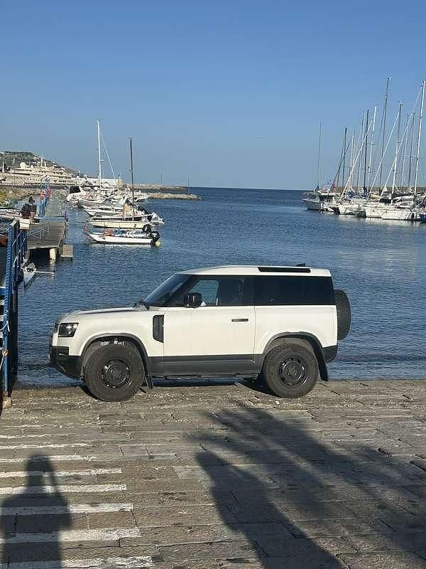 Käytetty Land Rover Defender 200 HP (147 kW) 2021 Katumaasturi