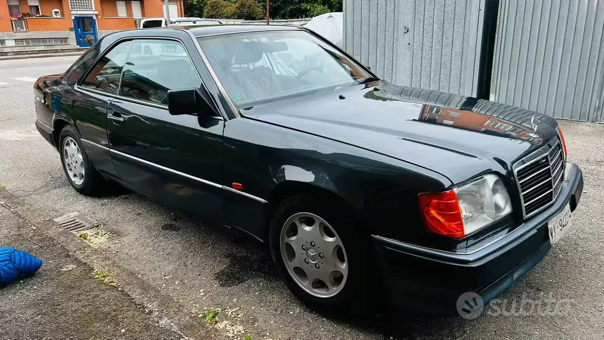 Usata Mercedes E300 220 CV (161 kW) 1991 Nero Coupé