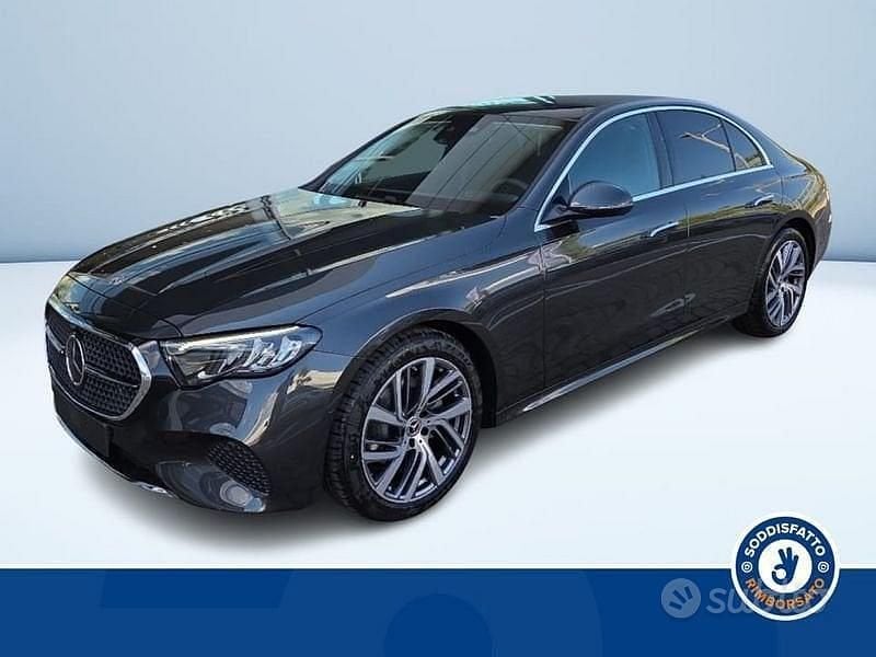 Grigio Nuova 2025 Mercedes E220 Advanced Berlina | 62.400 € (Ottimo prezzo) - Immagine 1/3