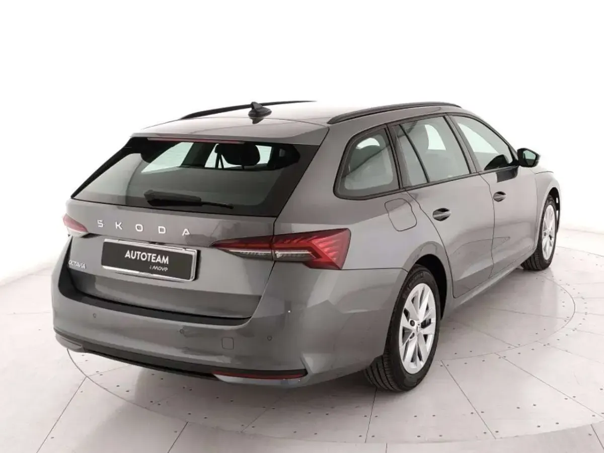 Usata Skoda Octavia Executive 150 CV (110 kW) 2024 Grigio grafite Station wagon