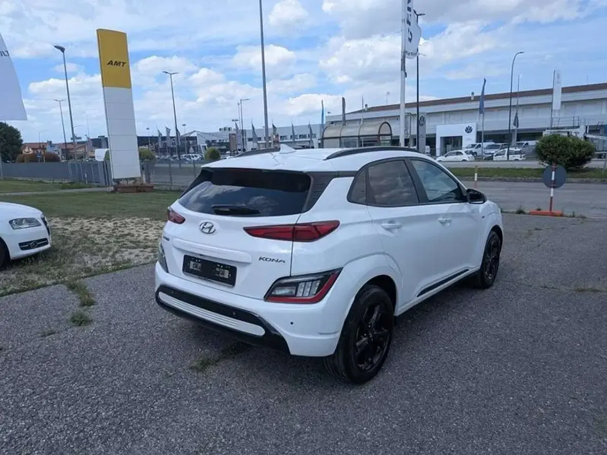 Usata Hyundai Kona 136 CV (100 kW) 2021 Bianco SUV