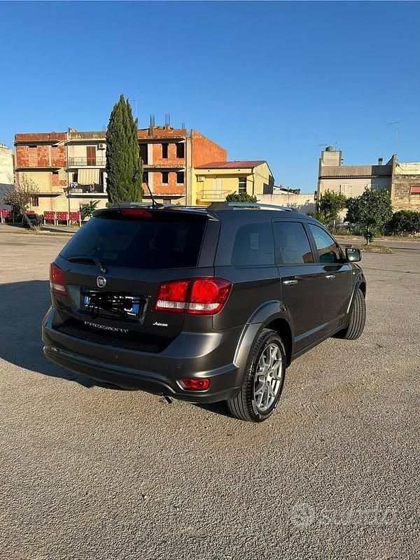 Usata Fiat Freemont 170 CV (125 kW) 2015 Grigio SUV