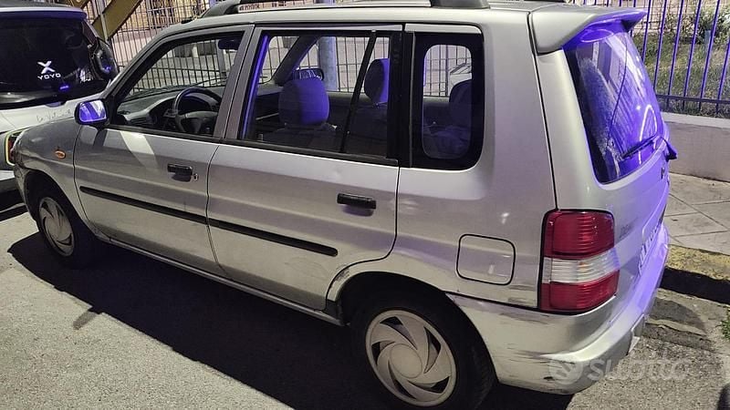 Usata Mazda Demio 72 CV (52 kW) 1999 Grigio Utilitaria