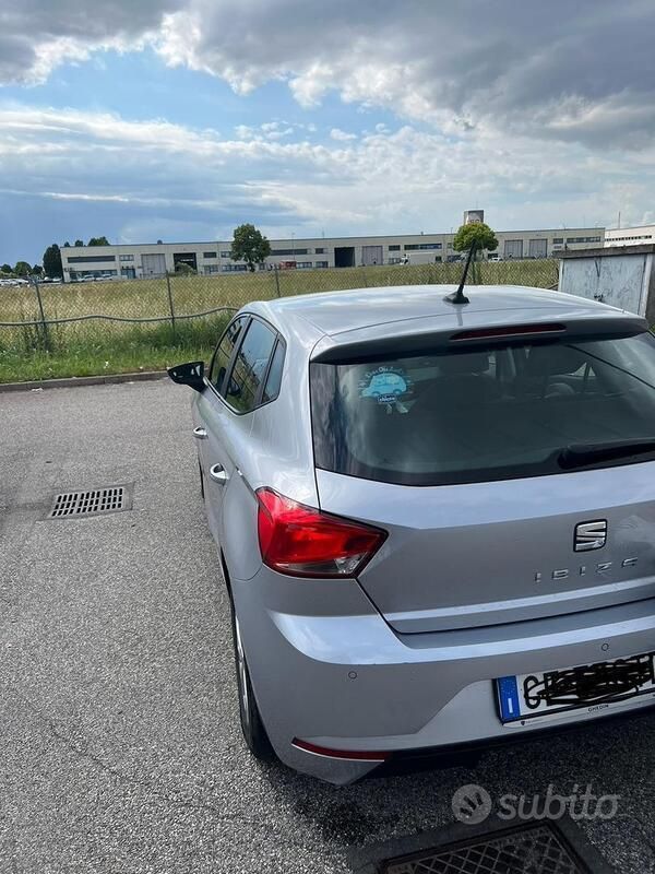 Usata Seat Ibiza Style 90 CV (66 kW) 2021 Grigio Berlina