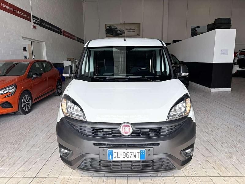 Usata Fiat Doblò Lounge 105 CV (77 kW) 2022 Bianco gelato Monovolume