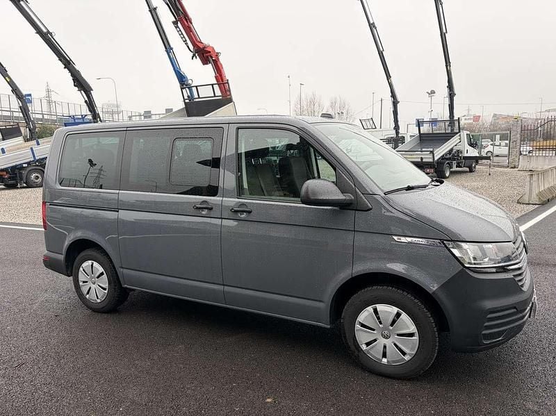 Usata VW Caravelle 110 CV (80 kW) 2023 Grigio Furgone